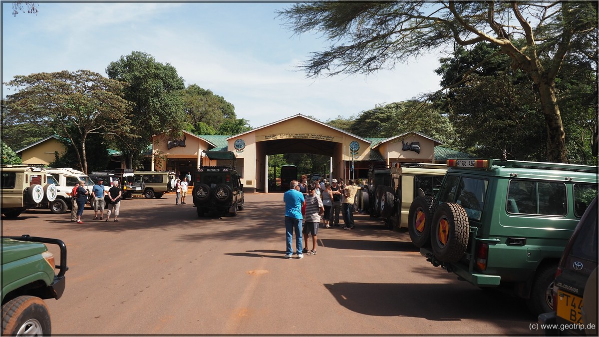 Eingang zur Serengeti und zum Ngorongoro - hier ist was los